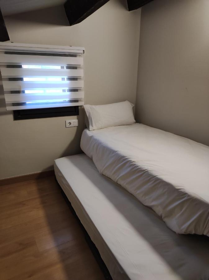 Apt 3 Atic Acollidor Al Centre De Vic - Aptgarbi エクステリア 写真